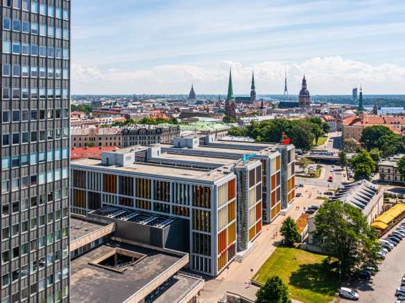 Lielie biroji Citadeles ēkā centrā