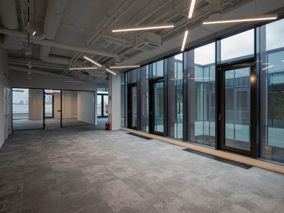 Origo one biroja telpas centrā