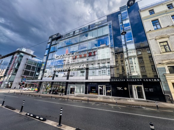Jauns birojs 83m2 centrā nomā