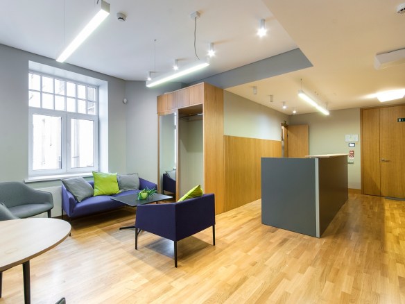 Gaišas biroja telpas Rīgas centrā ar lieliem logiem