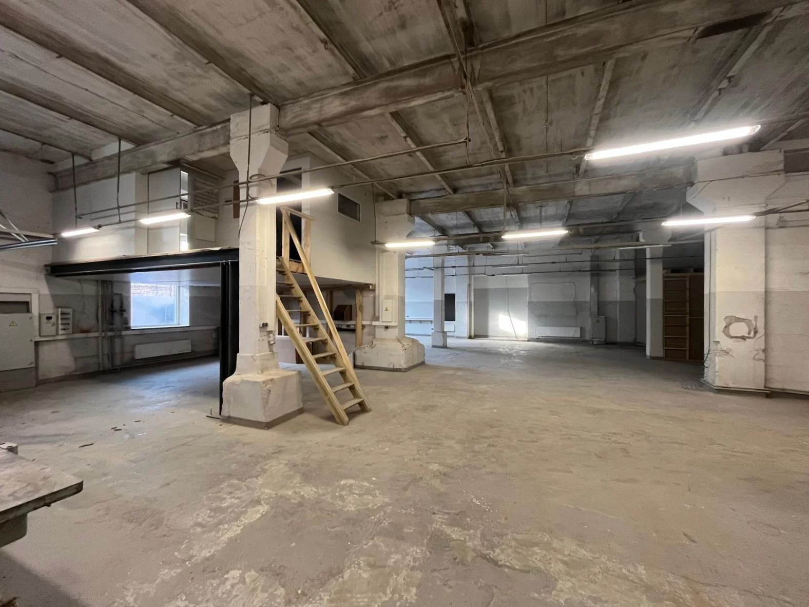 noliktavas telpas Jugla 400 m² 3 EUR/m²