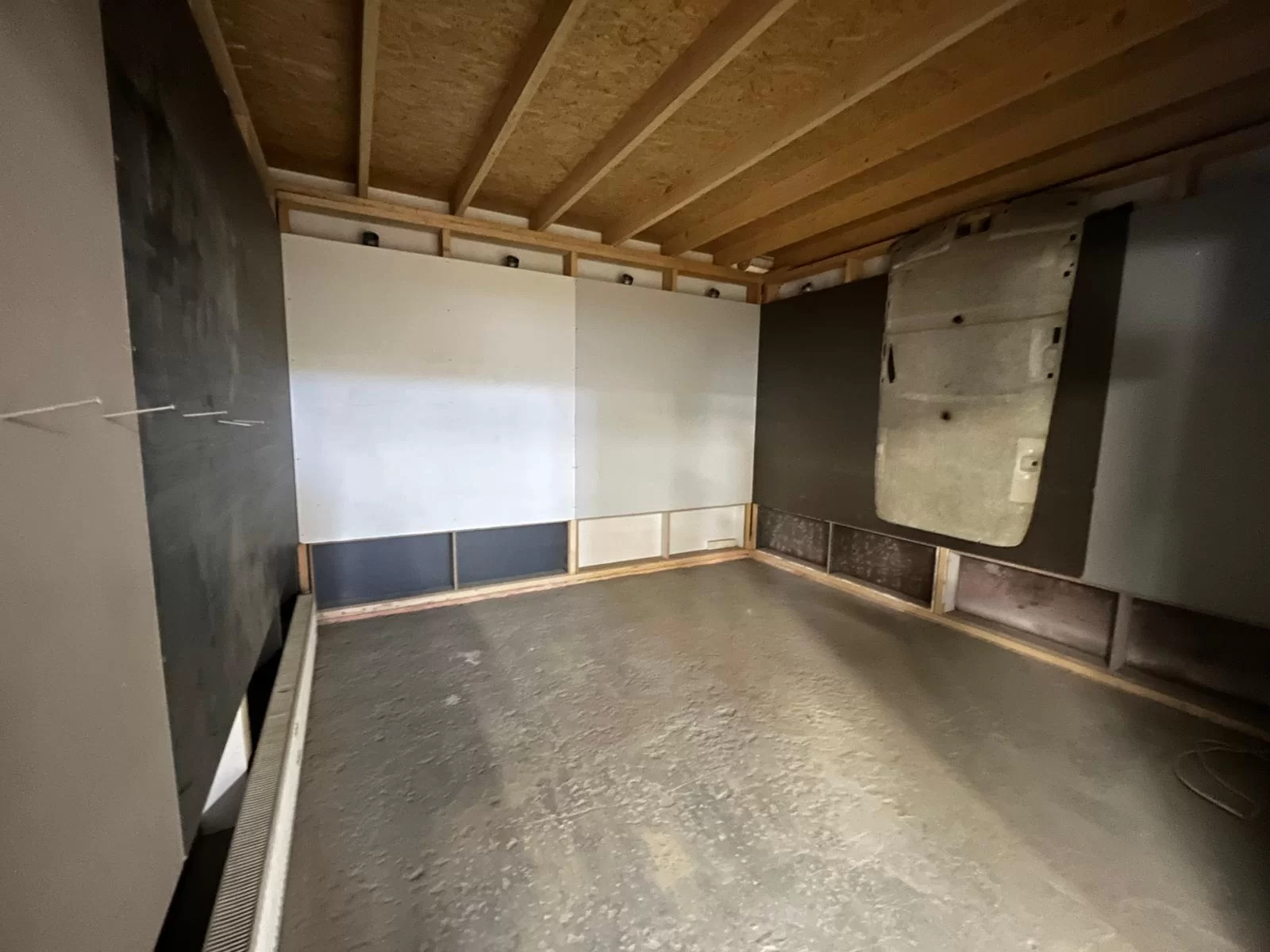 noliktavas telpas Jugla 400 m² 3 EUR/m²