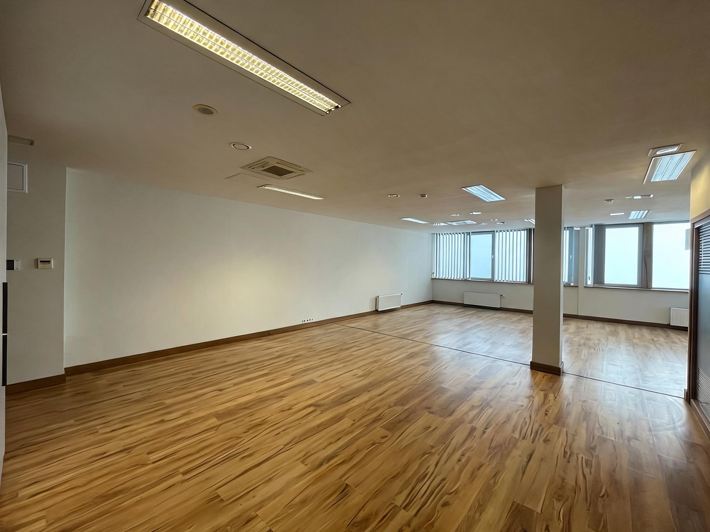biroja telpas Centrs 106 m² 10.31 EUR/m²