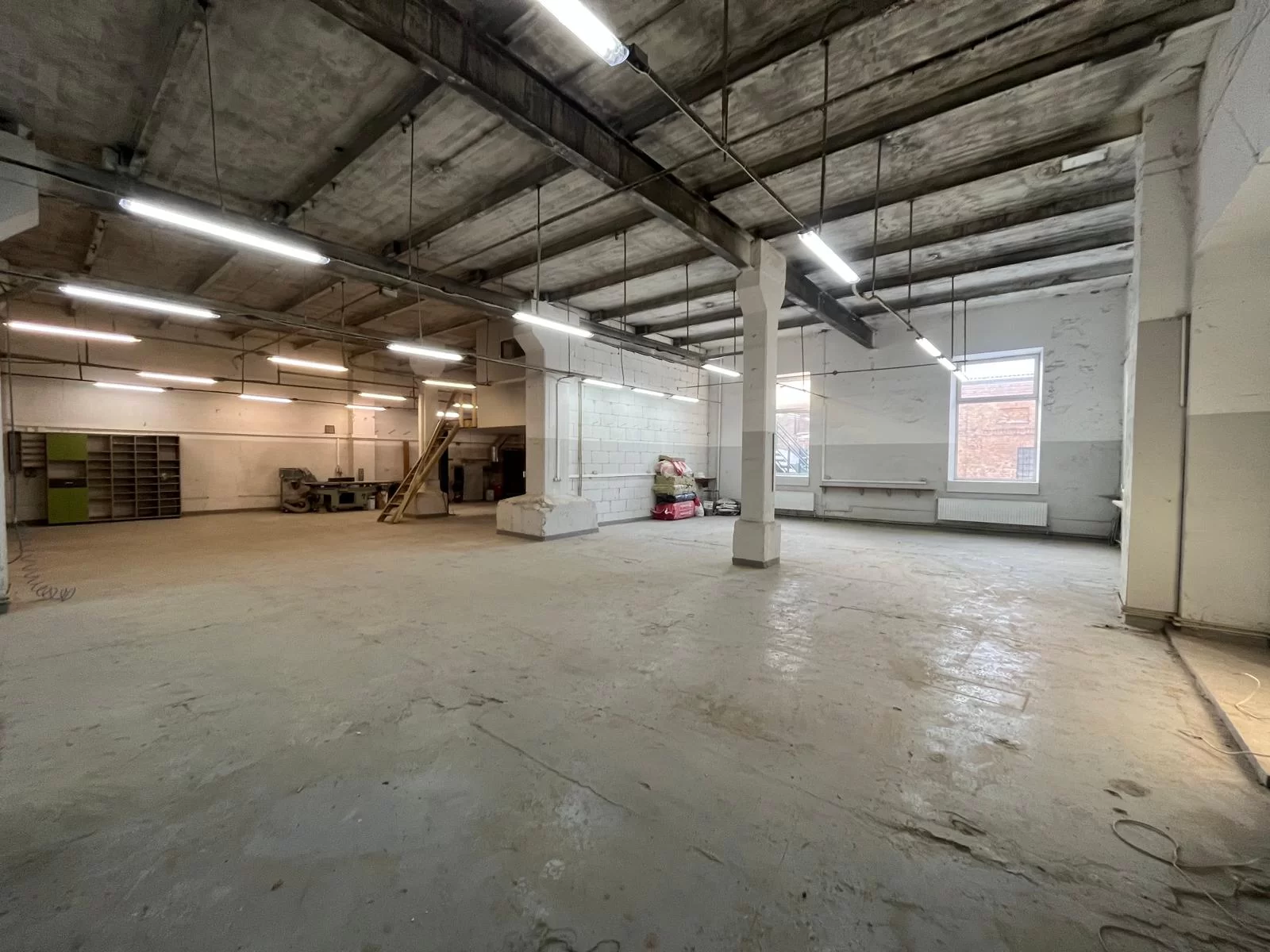 noliktavas telpas Jugla 400 m² 3 EUR/m²