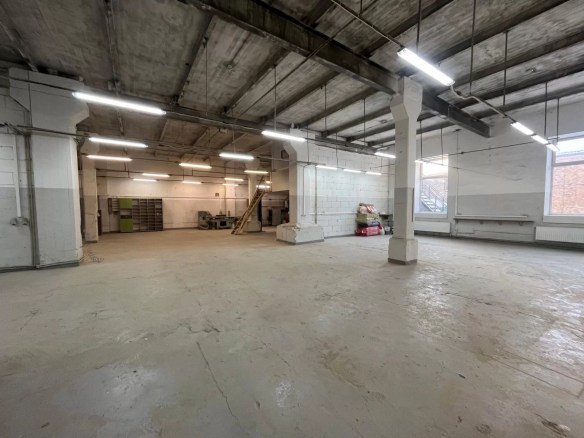 noliktavas telpas Jugla 400 m² 3 EUR/m²
