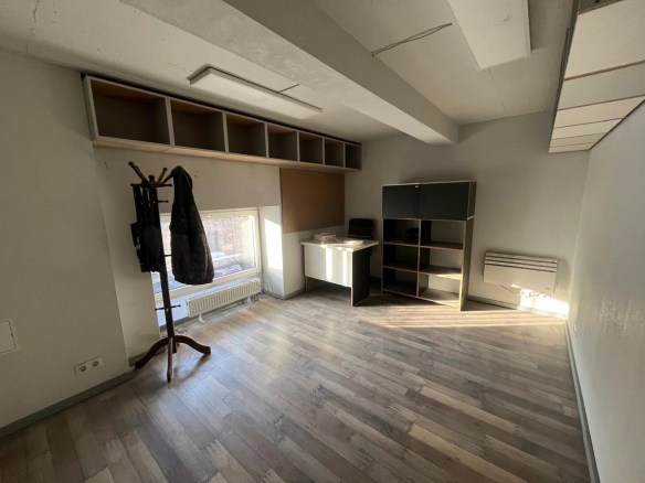 noliktavas telpas Jugla 400 m² 3 EUR/m²